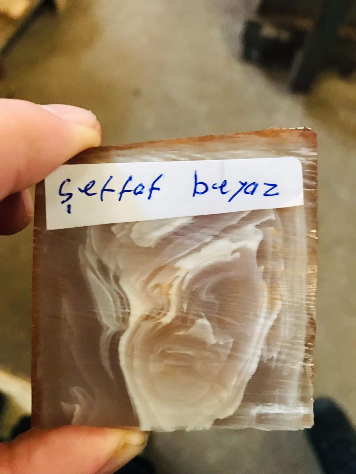 WhatsApp-Image-2024-11-12-at-18.10.37-2.jpeg Su şeffafı Beyaz Kehribar Kalıp 7kg - Görsel 1