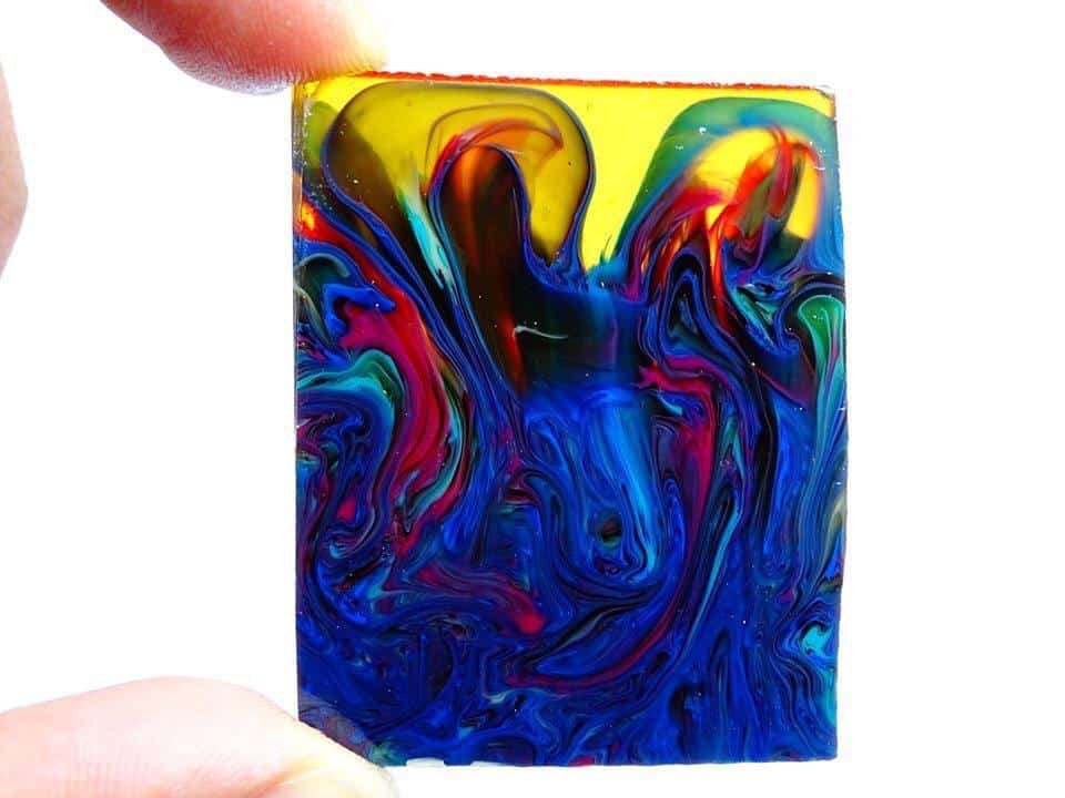 WhatsApp-Image-2024-11-13-at-19.14.16-3.jpeg Şeffaf İçine Sarı Mavi Damarlı Kehribar Kalıp 7kg - Görsel 1