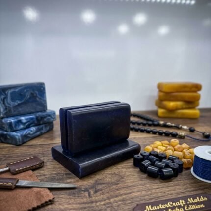 Mavi siyah damarlı sıkma ateş kehribar blok. Tesbih yapımı için dayanıklı ve estetik görünüme sahip kaliteli kehribar hammaddesi.